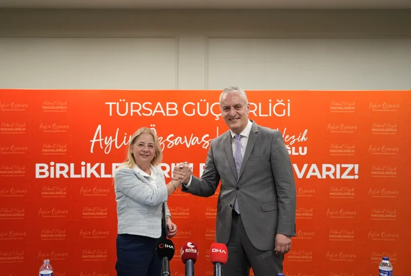 TÜRSAB’DA BÜYÜK BİRLİK: ÖZSAVAŞ VE HACIALİOĞLU AYNI ÇATIDA BULUŞTU