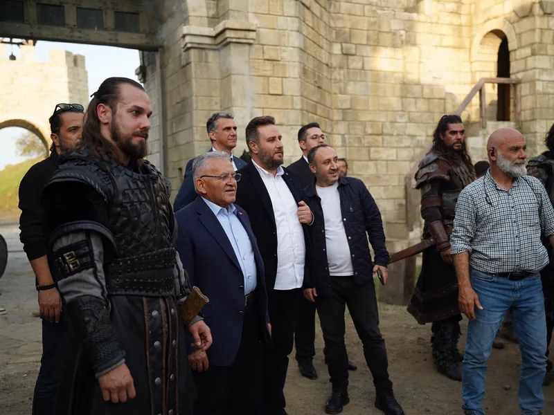 Büyükkılıç, Bozdağ Film Platolarını Ziyaret Etti