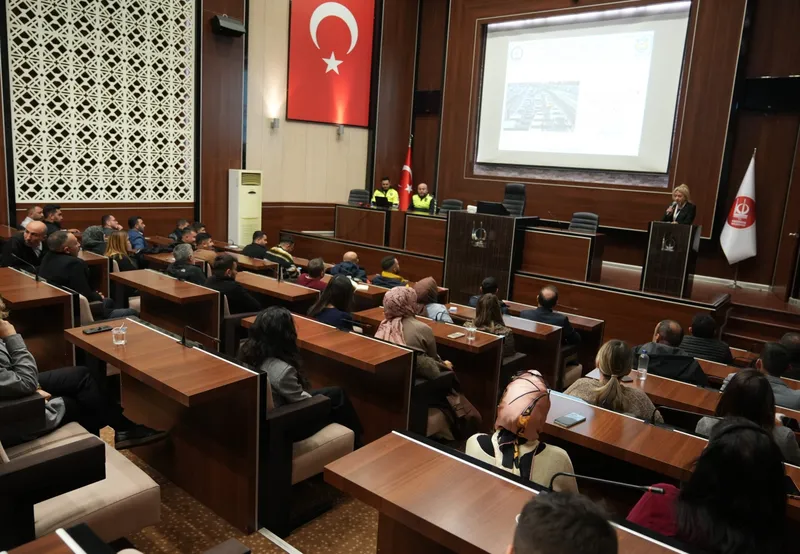 Keçiören Belediyesi Personeline Trafikte Güvenli Sürüş Eğitimi Verildi