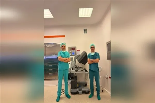 Tek Böbrek Üstü Beziyle Yapılan Ameliyat Literatüre Girdi