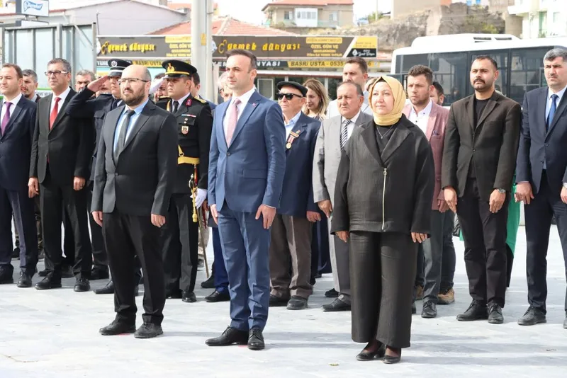 29 Ekim Cumhuriyet Bayramı Kutlamaları Çelenk Sunma Töreni ile Başladı