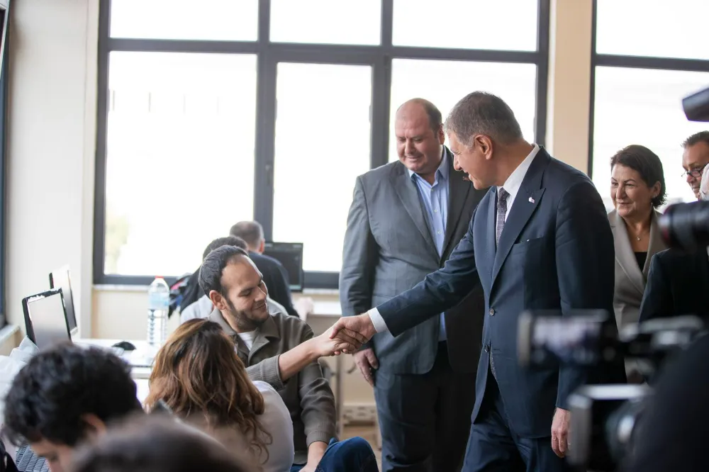 İzmir Büyükşehir Belediyesi’nden bir ilk:İşsizliğe karşı sanayi sitesinde kurs merkezi 