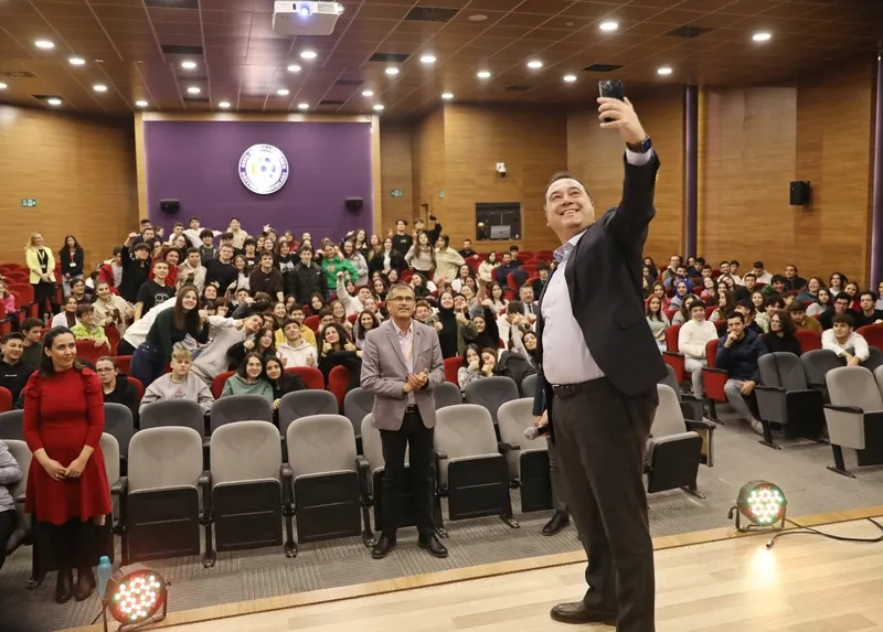 Manisa Büyükşehir Belediyesi Üniversite Öğrencilerine Eğitim Desteği Sağlayacak