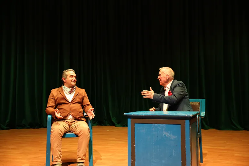 Aşk Eski Bir Yalan oyunu Sakarya