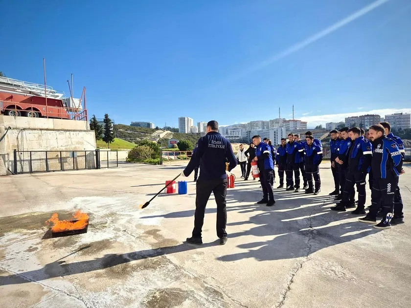 İzmir İtfaiyesi’nden zabıta personeline yangın güvenliği eğitimi
