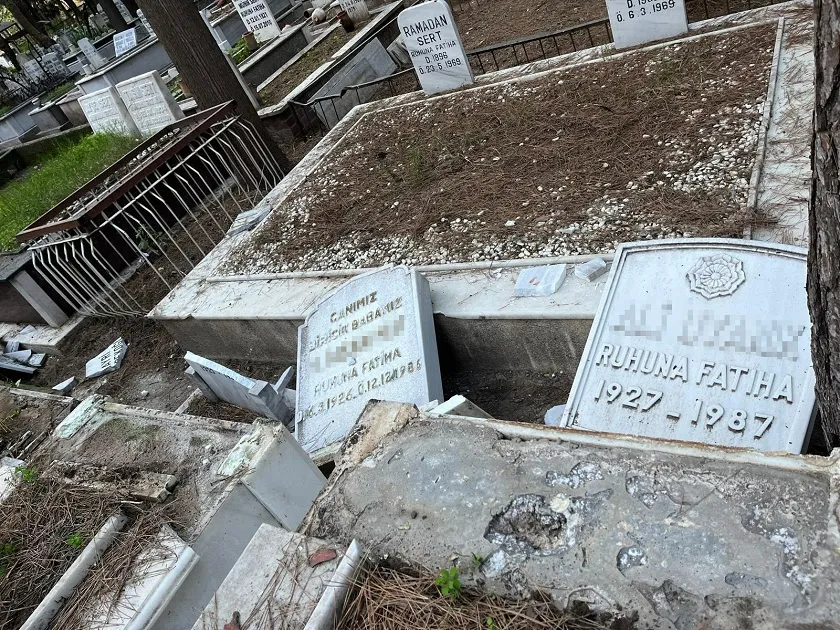 Vandalizm kurbanı 39 mezar için çalışma başlatıldı