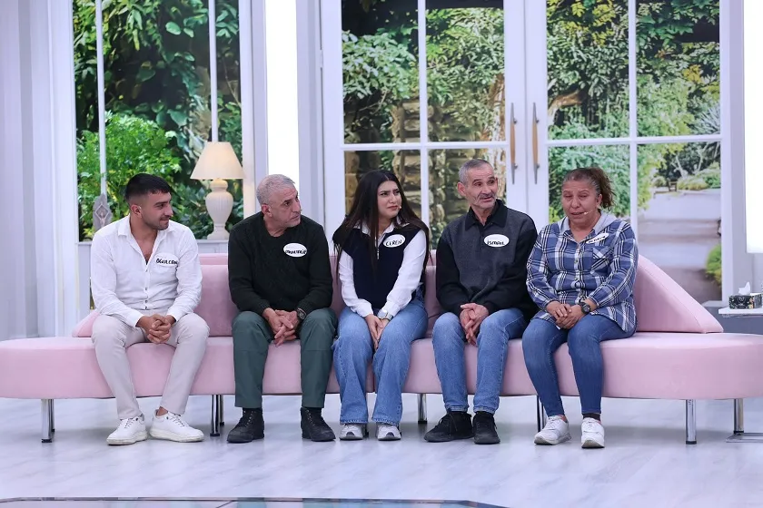 DÜNE KADAR KİMSESİZDİ, ESRA EROL’DA AİLESİYLE KAVUŞTU