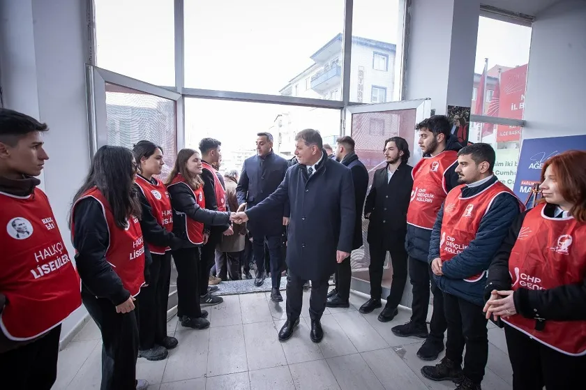 Tugay: İzmir’de kalpler deprem bölgesi için atıyor
