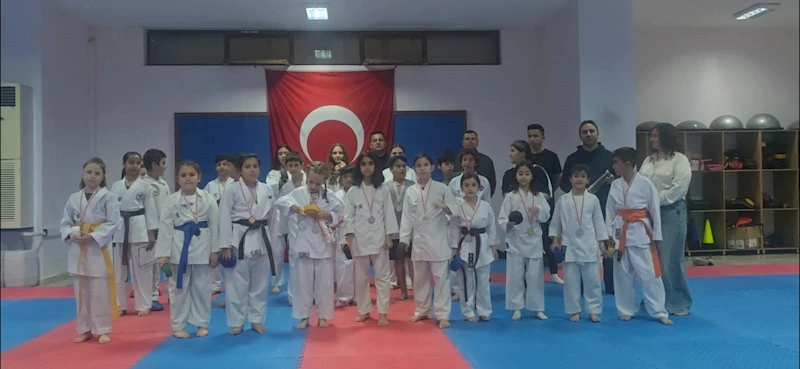 Karateciler kuşak atladı