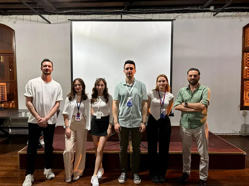 Üniversiteli gençler film analizi için buluştu