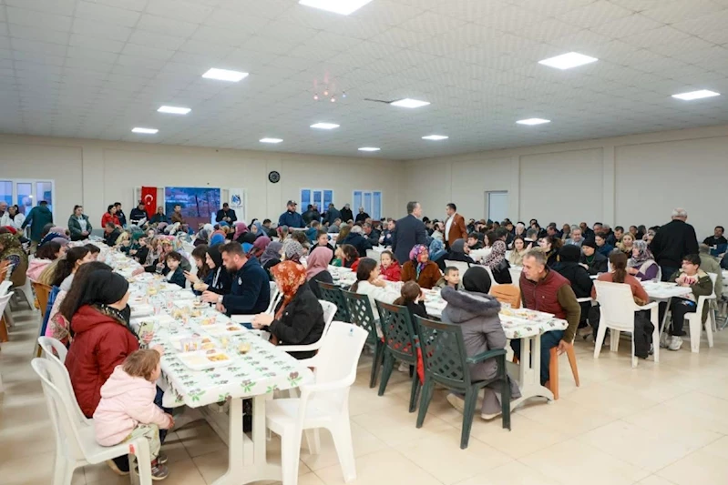 YUNUSEMRE OSMANCALI’DA İFTAR SOFRASI KURDU
