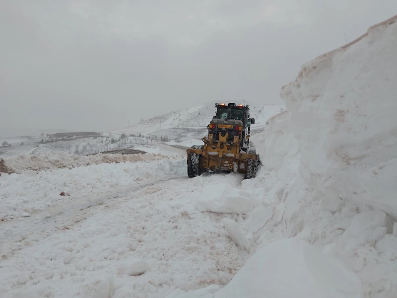 Büyükşehir Ekipleri, Kayseri’de Kar Dolayısıyla Kapalı Yok Bırakmadı