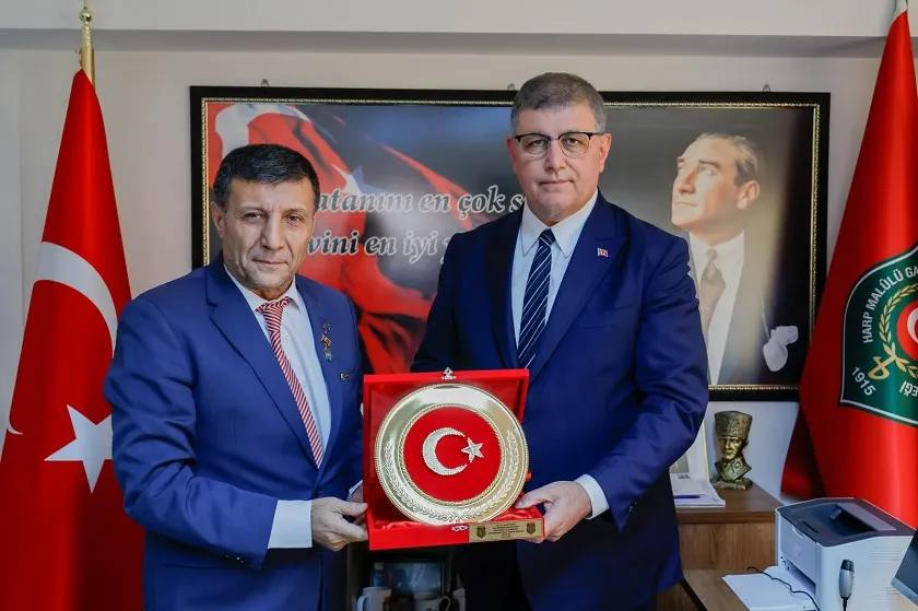 Gazilerden Başkan Tugay’ı duygulandıran armağan