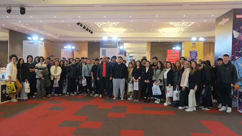 Öğrenciler kitap fuarında
