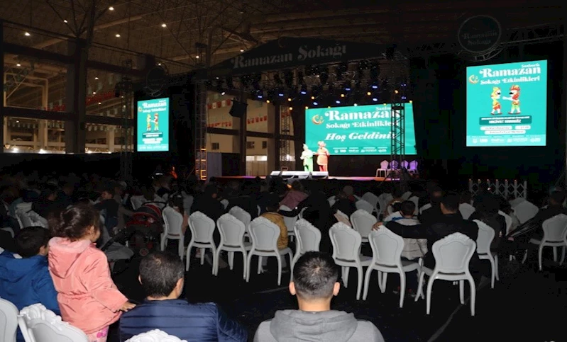 RAMAZAN SOKAĞI’NDA HACİVAT VE KARAGÖZ GÖSTERİSİ BÜYÜK İLGİ GÖRDÜ