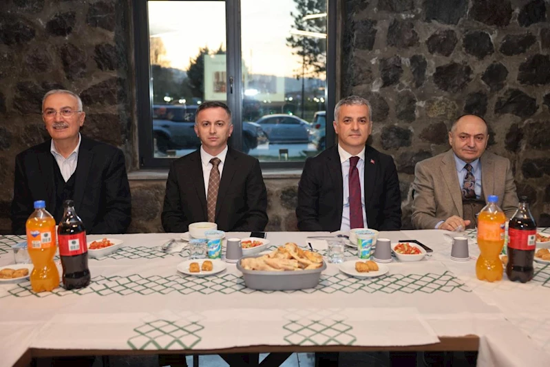 BAŞKANIMIZ YOMRA VAKFININ DÜZENLEMİŞ OLDUĞU İFTAR PROGRAMINA KATILDI