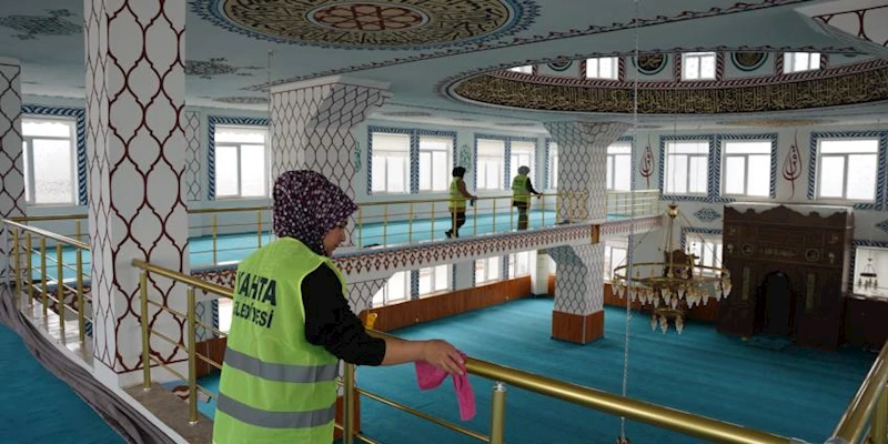 Kahta Belediyesi’nden Kadir Gecesi ve Bayram Öncesi Camilerde Temizlik Seferberliği