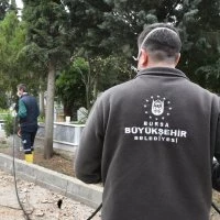 Bursa’da mezarlıklar bayrama hazır