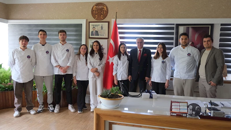 Öğrencilerden Başkan Topaloğlu’na ziyaret