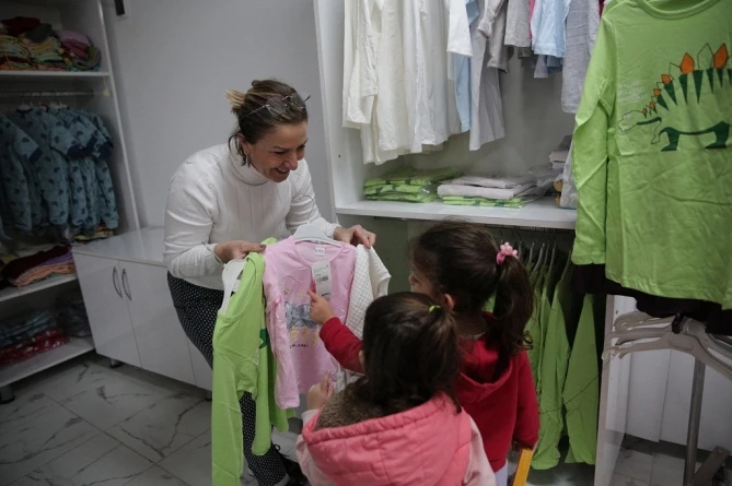 Konak’ın ‘Dayanışma Marketi’nde Bayram Yoğunluğu