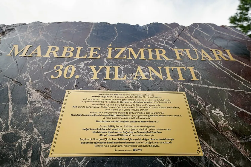 Marble İzmir’in 30’uncu yılına özel anıt Kültürpark’ta açıldı