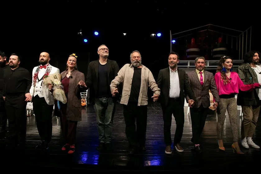 “Süleyman ve Öbürsüler” İzmirli tiyatroseverlerle buluştu