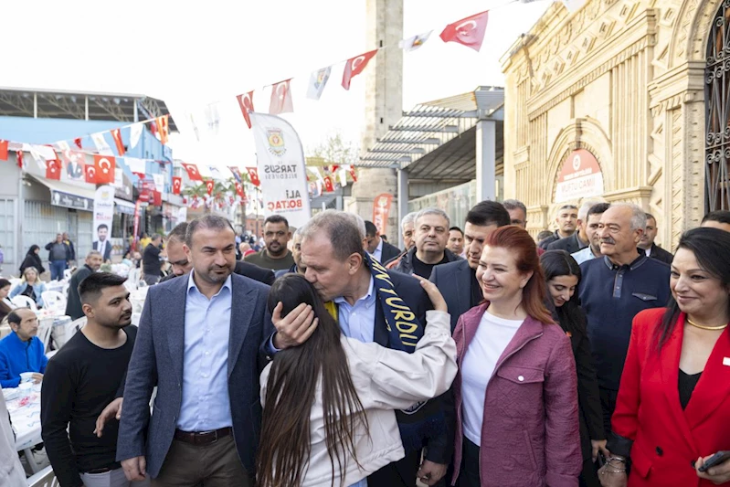 Başkan Seçer ve Meral Seçer, Tarsuslularla ‘Bayram Sofrası