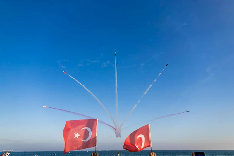 Mersin’in 23 Nisan Coşkusu, ‘Türk Yıldızları’ Gösterisi İle Taçlandı