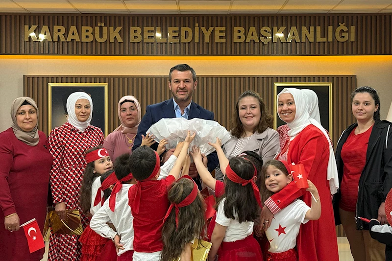 Belediye Başkanımız Özkan Çetinkaya, 23 Nisan Kapsamında Makamını Çocuklara Devretti