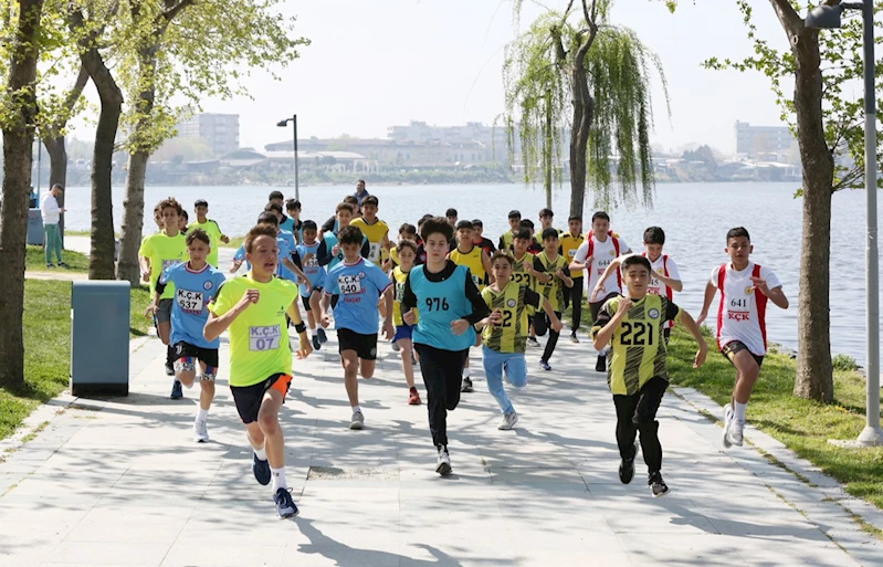 ÇOCUKLAR 23 NİSAN İÇİN KOŞTU