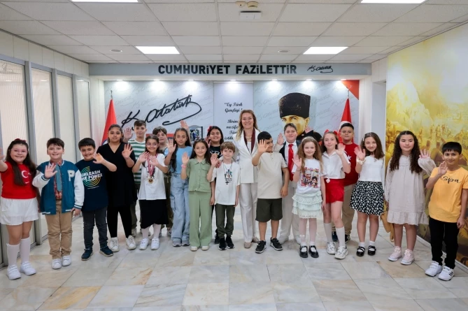 Başkan Mutlu Makam Koltuğunu Çocuklara Bıraktı
