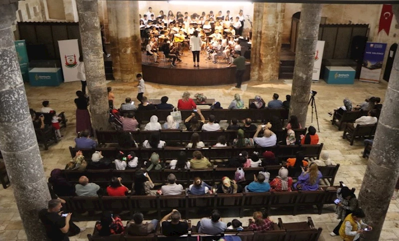 ŞANLIURFA’DA 23 NİSAN COŞKUSU KONSERLE KUTLANDI