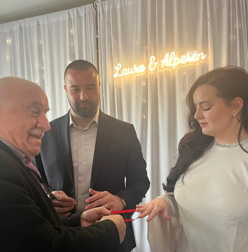 Laura Koch ile Alperen Doğan’a Söz Yüzükleri Takıldı