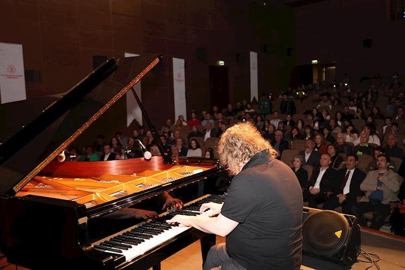 3 Gün 3 Gece 3 Nisan Kutlamalarının İkinci Günü, Tuluyhan Uğurlu’nun Piyano Resitaliyle Sona Erdi