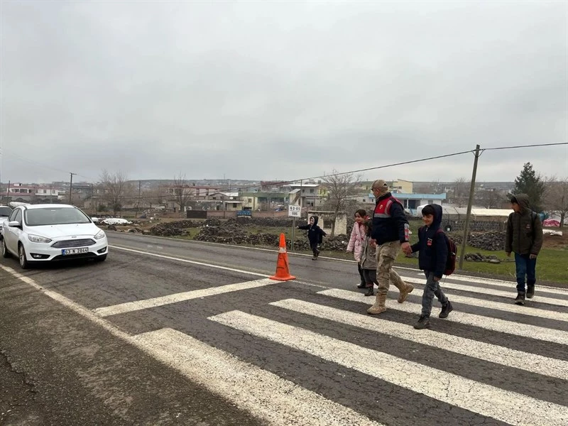 Jandarma, Şanlıurfa’da Okul Servislerini Tek Tek Denetledi