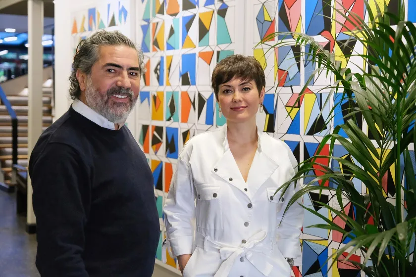 ÜNLÜLERİN TERCİH ETTİĞİ BEBEK’İN İKONİK KUAFÖRÜNDE POP ART SERGİSİ