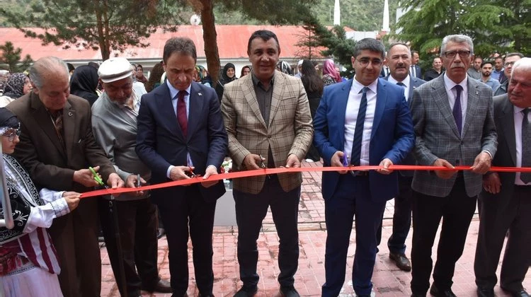 BAŞKANIMIZ, HAYAT BOYU ÖĞRENME HAFTASI KAPSAMINDA DÜZENLENEN  YIL SONU SERGİSİNE KATILDI