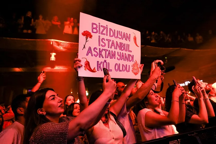 Bengü Beker’le İstanbul Aşktan Yandı