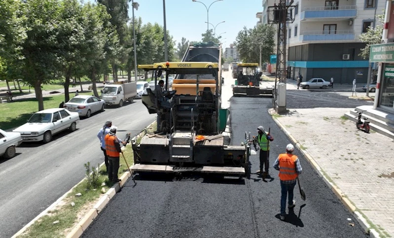 28 MART CADDESİ’NDE SICAK ASFALT ÇALIŞMALARI TAMAMLANDI