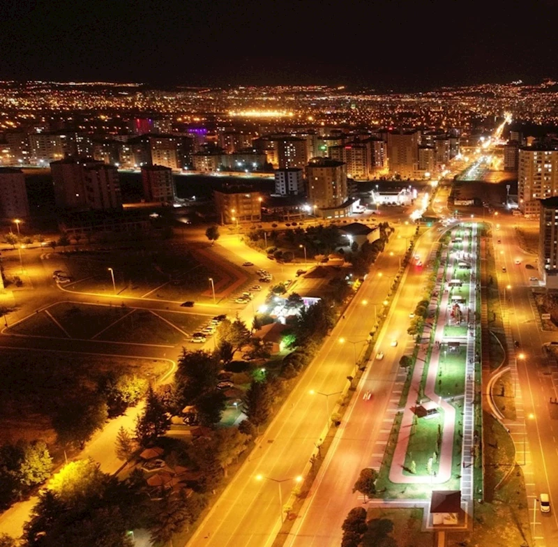 KOCASİNAN’IN GÖZ ALICI PARKLARI ŞEHRE RENK KATIYOR