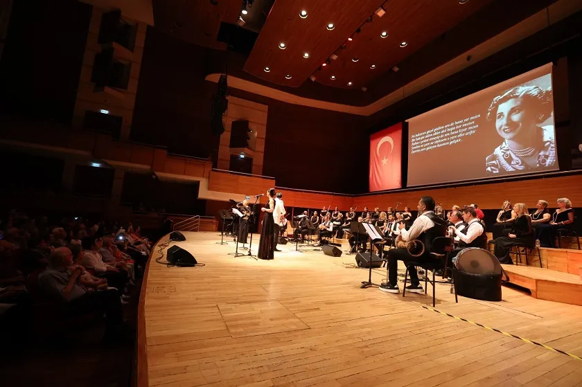 “Cumhuriyetin Divası” Müzeyyen Senar konserle anıldı