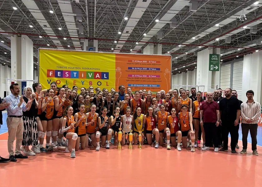 Festival Voleybol heyecanı Fuar İzmir’de sürüyor