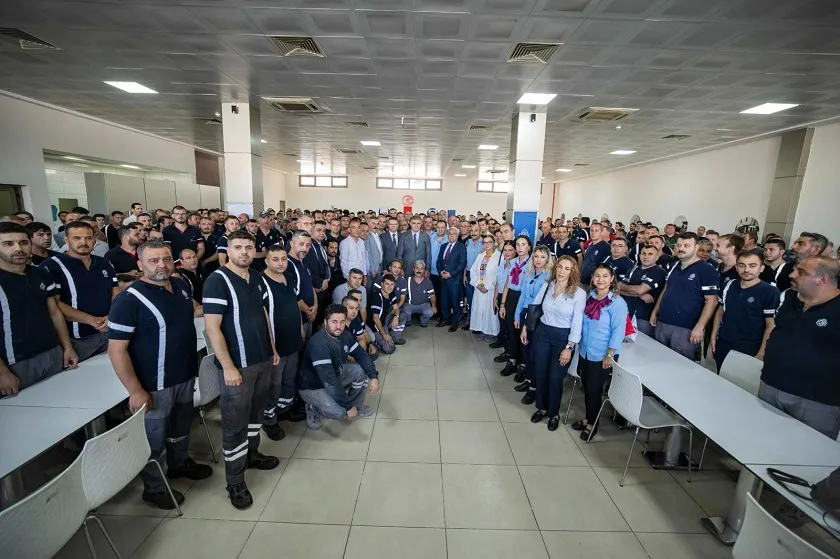 Başkan Tugay ESHOT personeliyle bayramlaştı