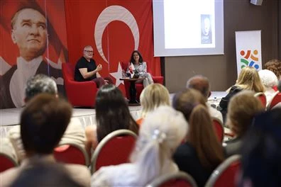 Levent Üzümcü, Çeşme’de ‘sanat ve yaşam’ üzerine konuştu