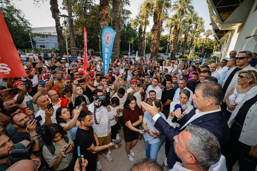 Başkan Tugay müjdeyi verdi: Tüm işçiler geri alınacak 
