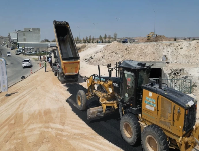 HALİLİYE BELEDİYESİ’NDEN AHMET YESEVİ’YE ASFALT HİZMETİ