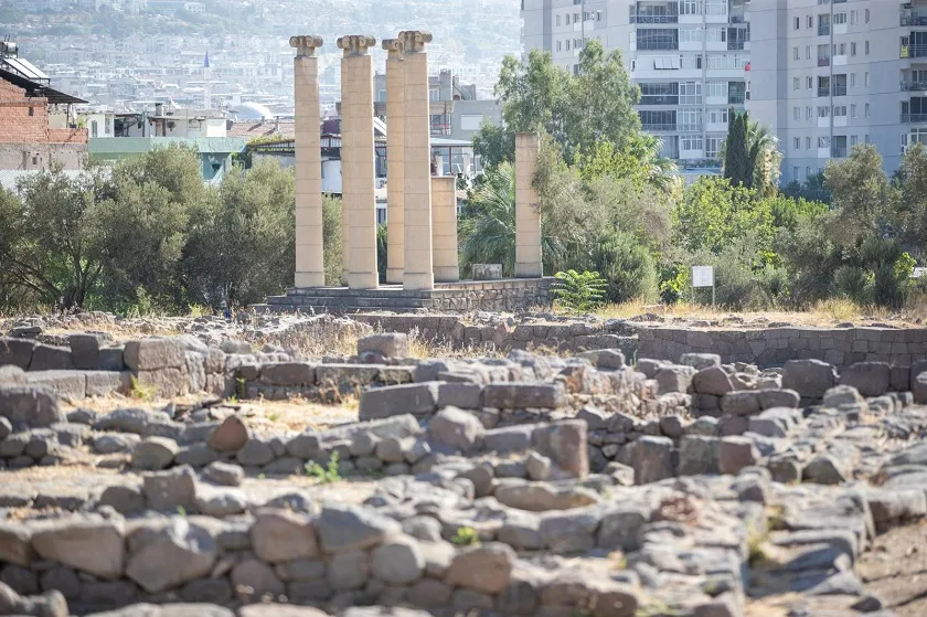 Başkan Tugay Smyrna kazılarını inceledi