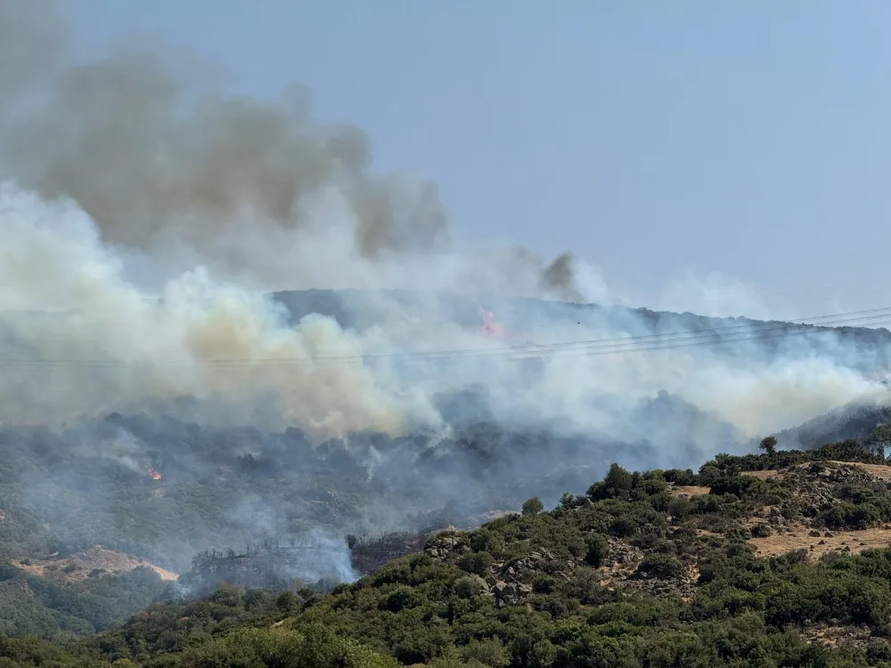İzmir İtfaiyesi Aliağa’daki yangına müdahale ediyor