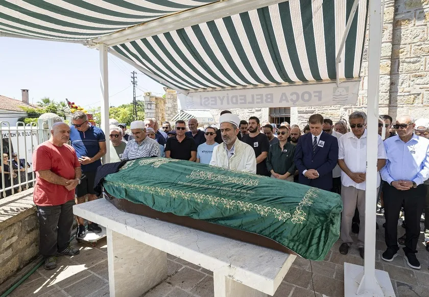 Foça’nın efsane başkanının oğlu son yolculuğuna uğurlandı