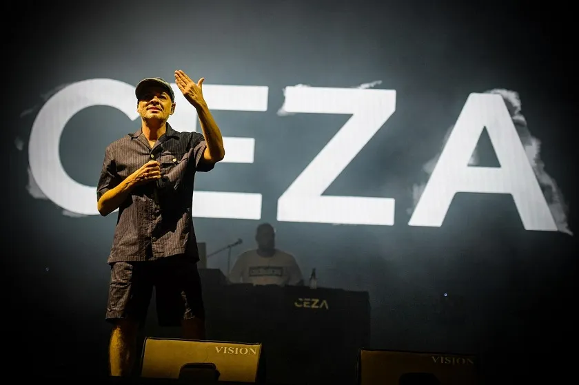 Ceza, İzmir’den barış mesajı verdi 